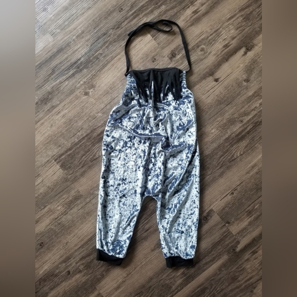 🌸 Crushed Blue Velvet Fringe Romper - Picture 1 of 4